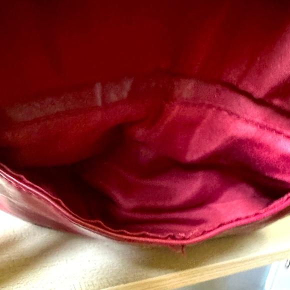 BUENO CROSSBODY MAROON BAG. - Picture 10 of 14